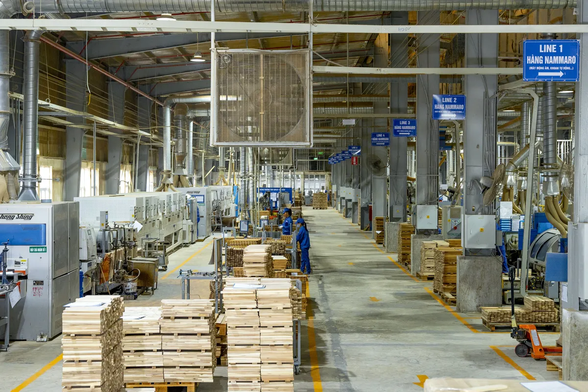 Vietnam vs China for Furniture OEM: A Strategic 2,500-Word Comparison for US Importers
